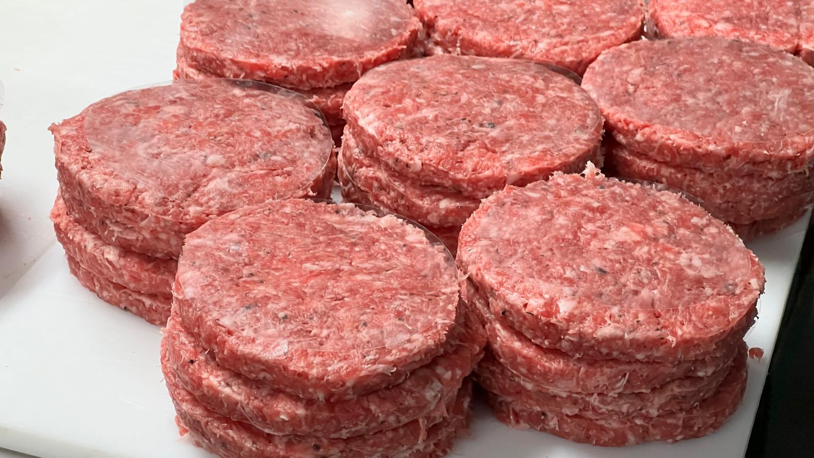 Beef burgers on a tray — landscape view